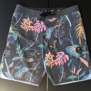 Vissla MENS boardshorts size 33